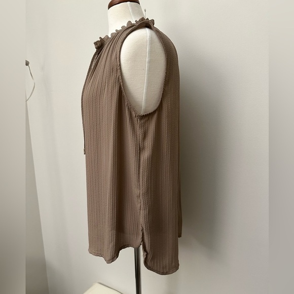 Apt 9 top GUC - Picture 5 of 5